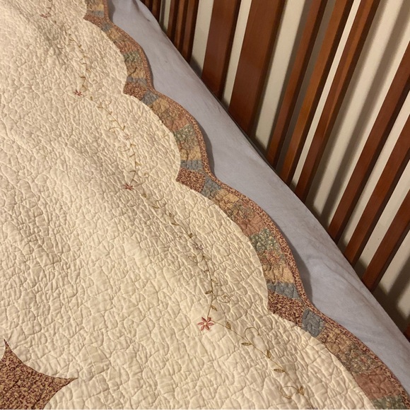 Home Classics Queen Size Quilted Coverlet and Matching Pillow Shams - Picture 10 of 13